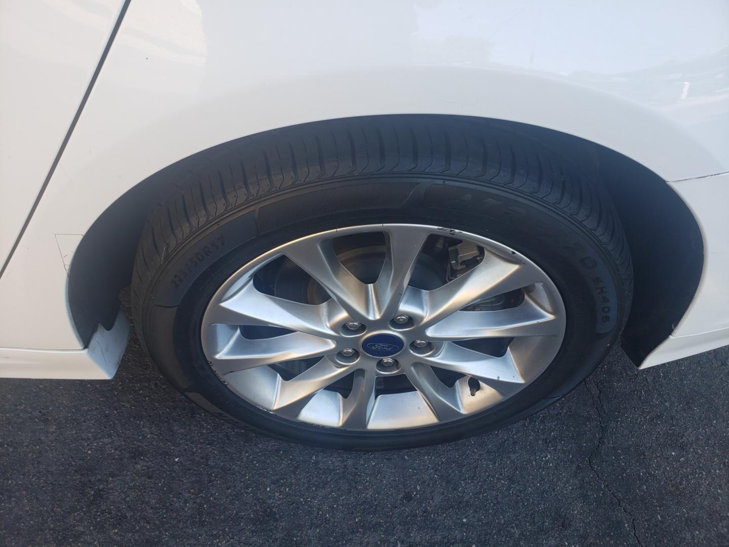 2017 WHITE /black Ford Fusion Hybrid SE hybrid (3FA6P0LUXHR) with an 2.4L L4 DOHC 16V engine, 6-Speed Automatic transmission, located at 323 E Dunlap Ave., Phoenix, AZ, 85020, (602) 331-9000, 33.567677, -112.069000 - Photo#20